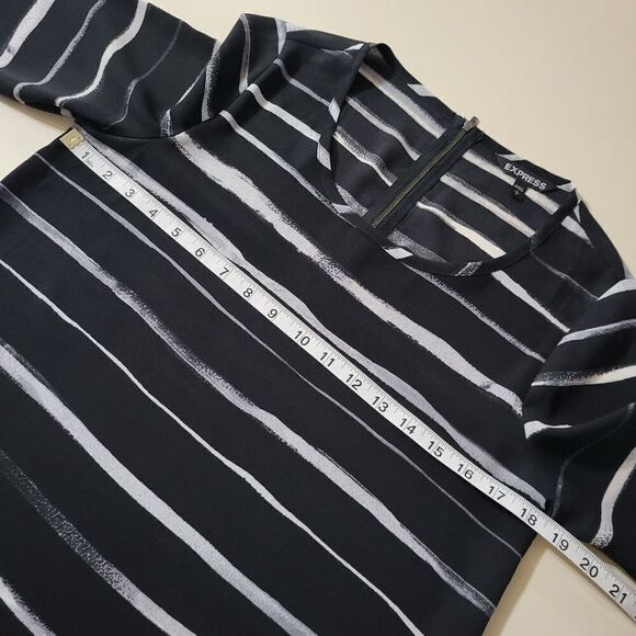 Express Women's Black White Round Neck Striped Top - Picture 7 of 14
